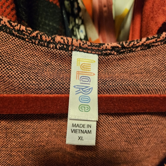 Lularoe Classic T Size XL EUC - Picture 4 of 5